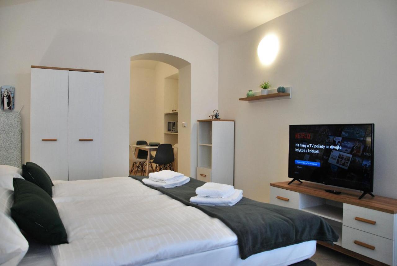 White Swan Boutique Apartments プラハ エクステリア 写真