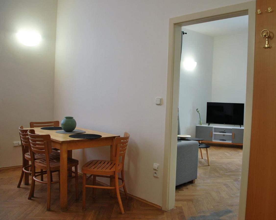 White Swan Boutique Apartments プラハ エクステリア 写真