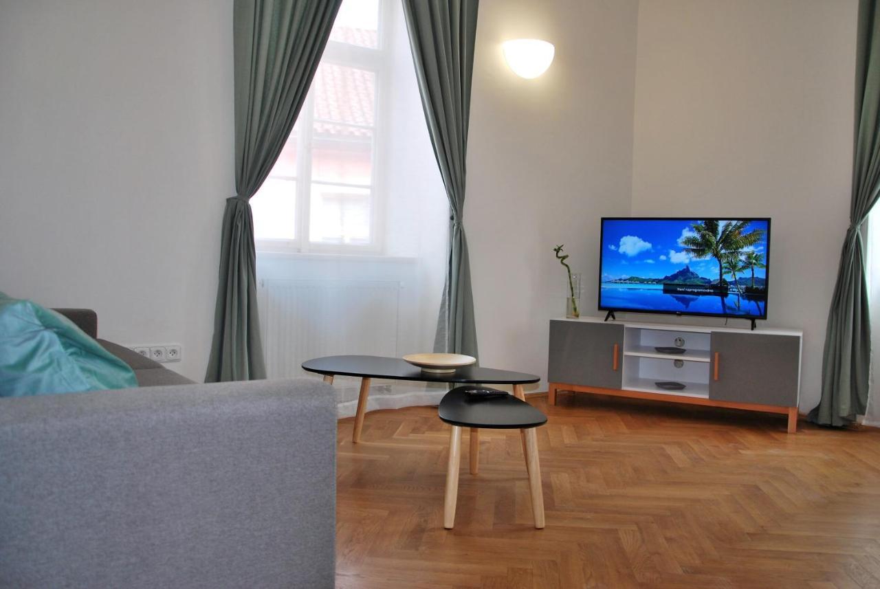 White Swan Boutique Apartments プラハ エクステリア 写真