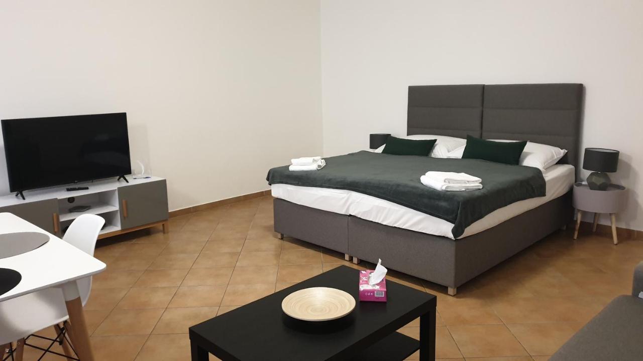 White Swan Boutique Apartments プラハ エクステリア 写真