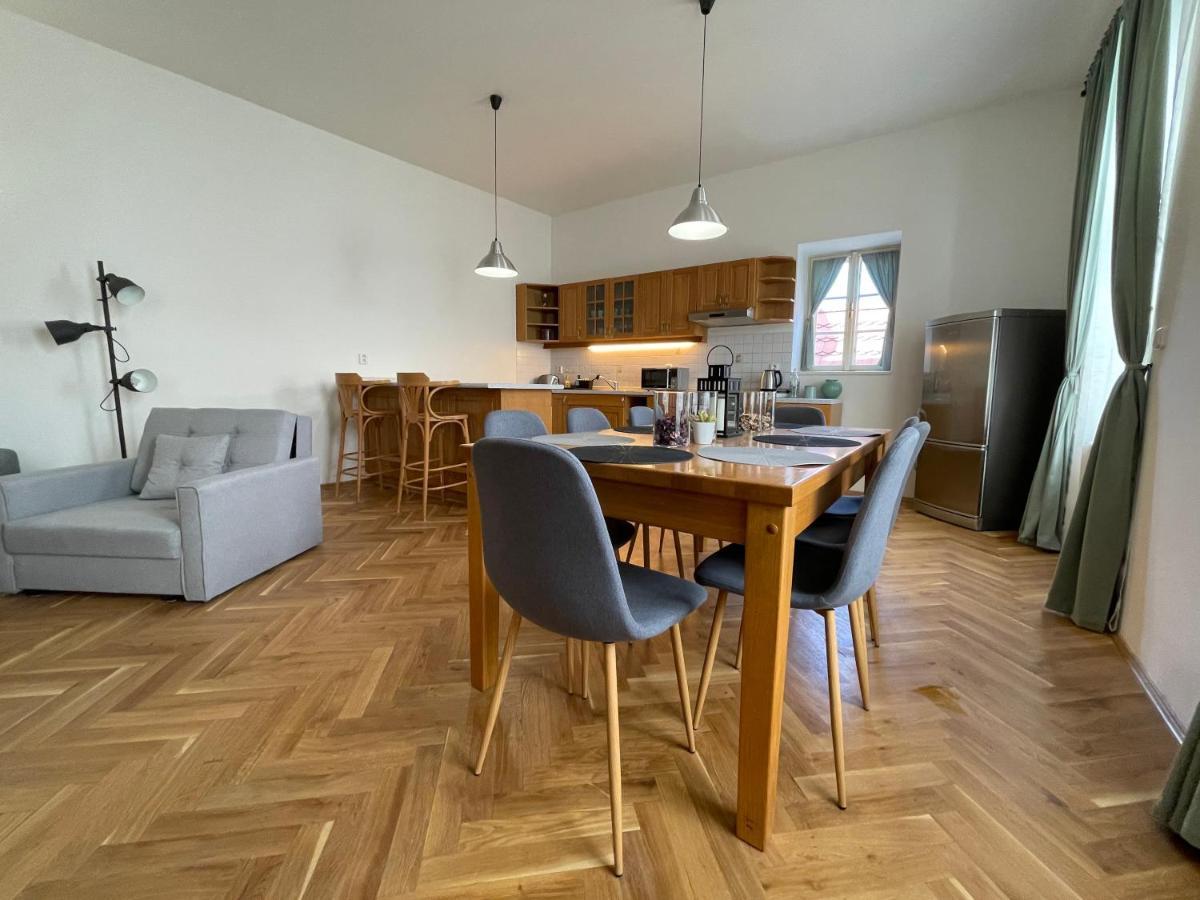 White Swan Boutique Apartments プラハ エクステリア 写真