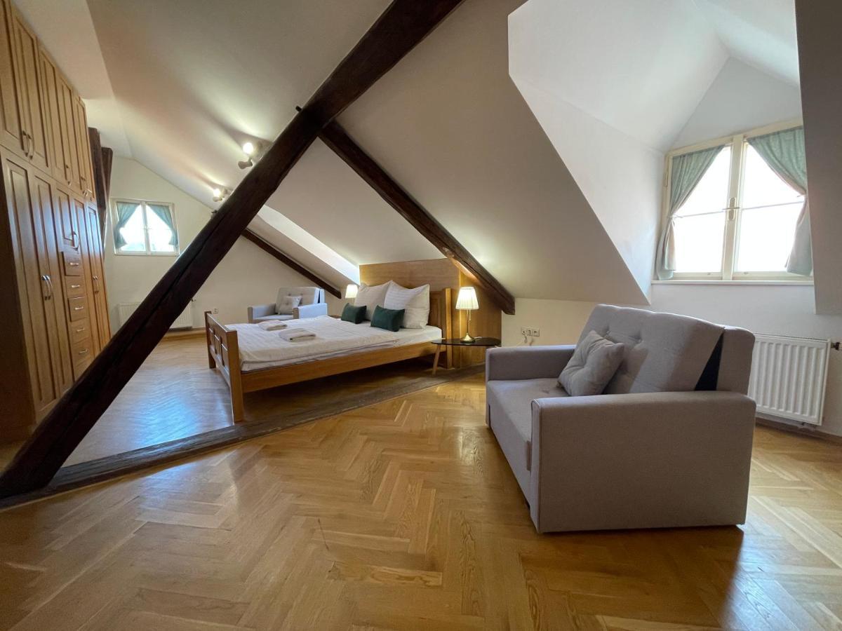 White Swan Boutique Apartments プラハ エクステリア 写真