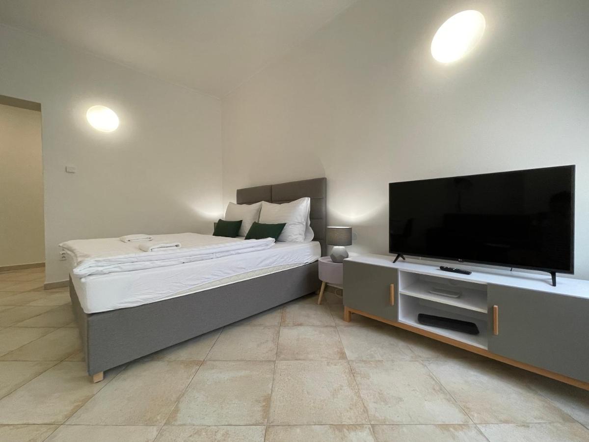 White Swan Boutique Apartments プラハ エクステリア 写真