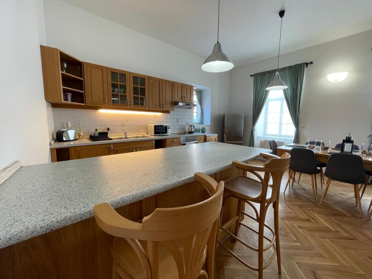 White Swan Boutique Apartments プラハ エクステリア 写真