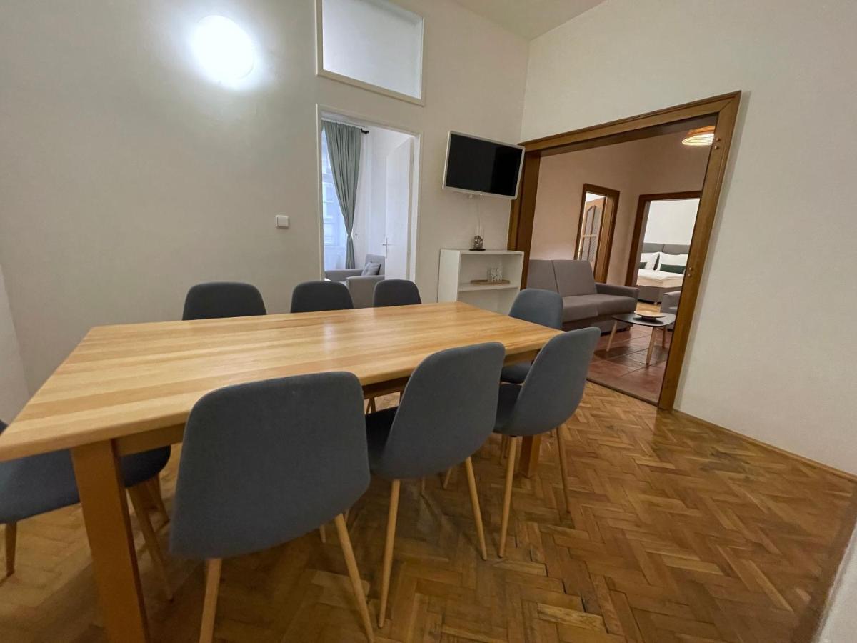 White Swan Boutique Apartments プラハ エクステリア 写真