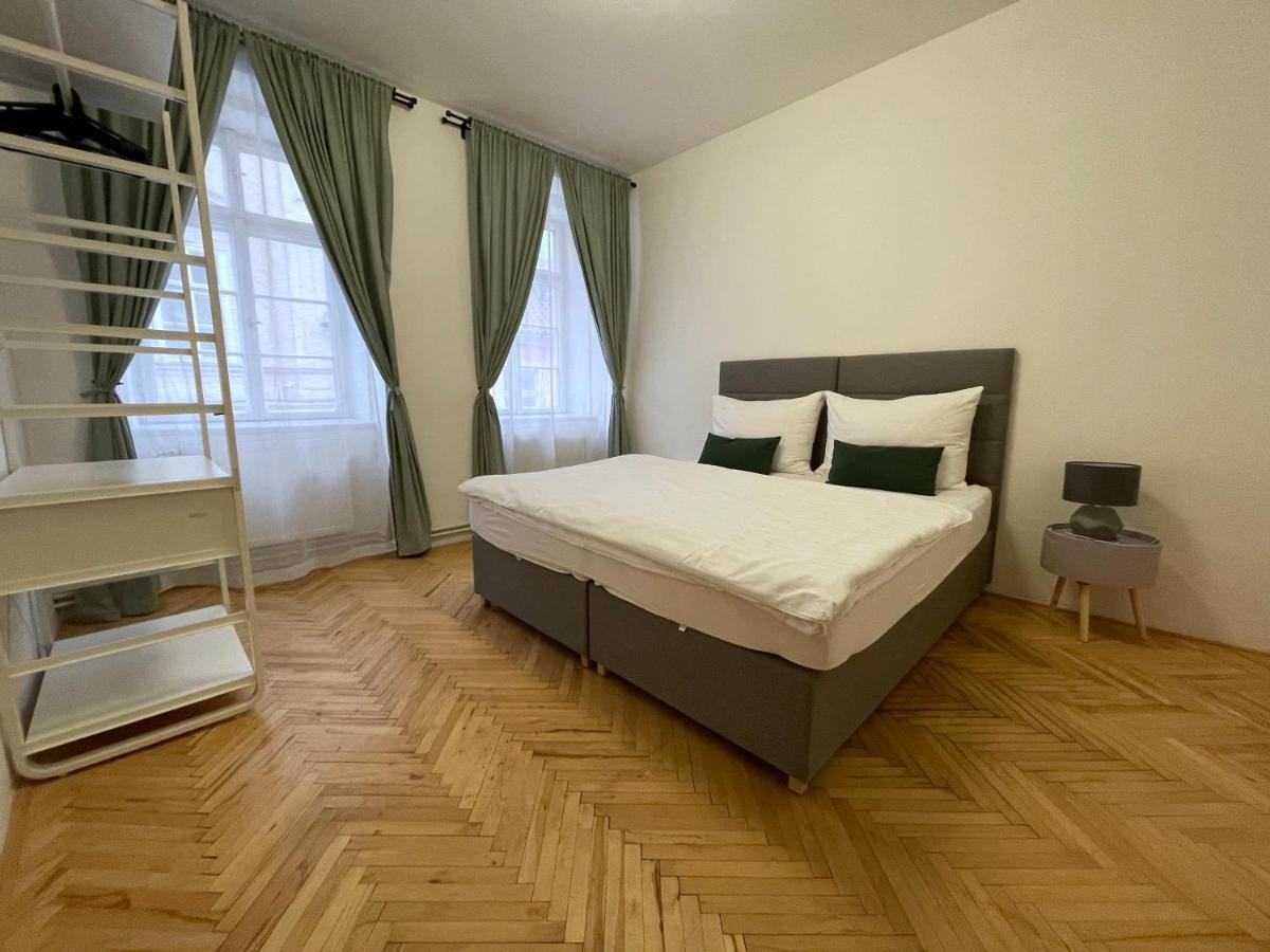 White Swan Boutique Apartments プラハ エクステリア 写真