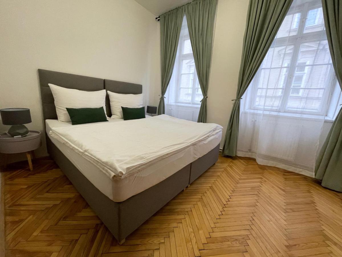 White Swan Boutique Apartments プラハ エクステリア 写真