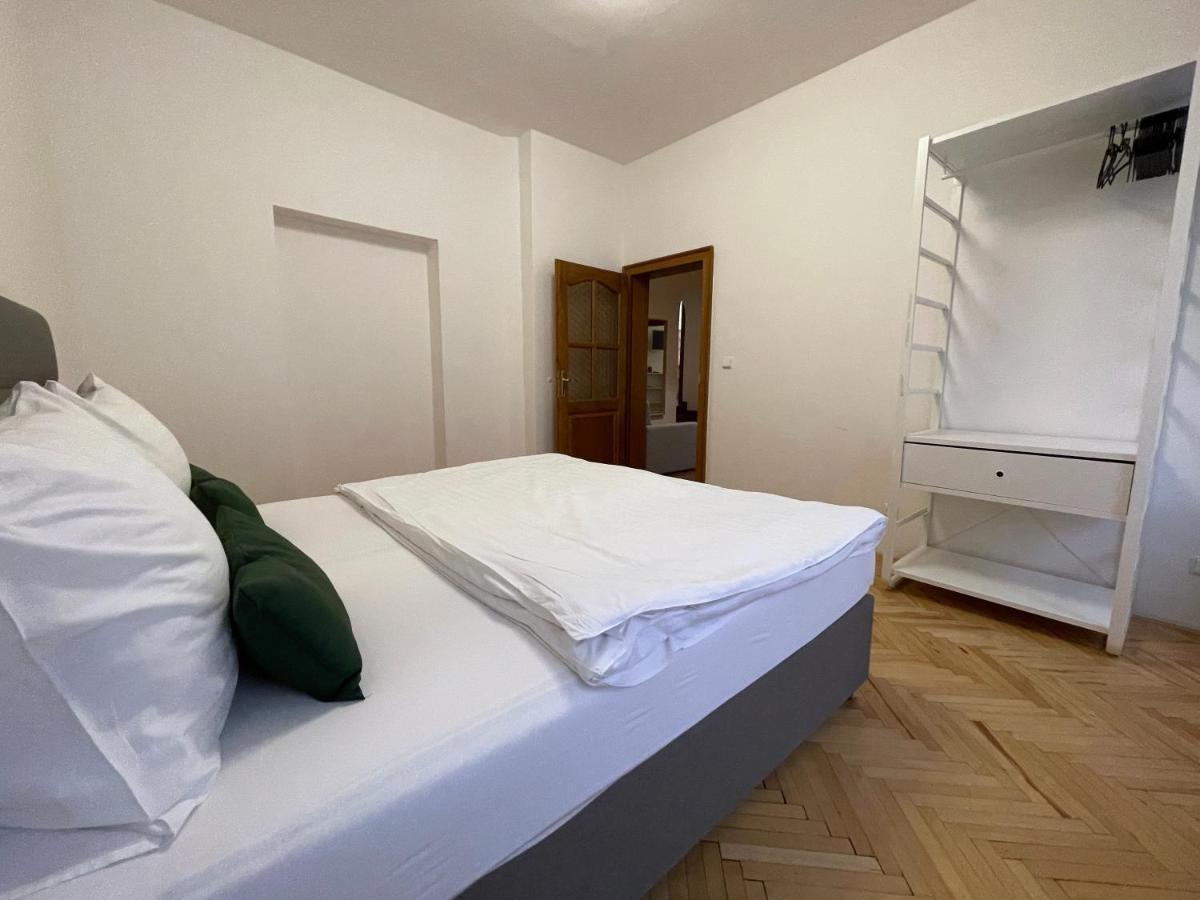White Swan Boutique Apartments プラハ エクステリア 写真